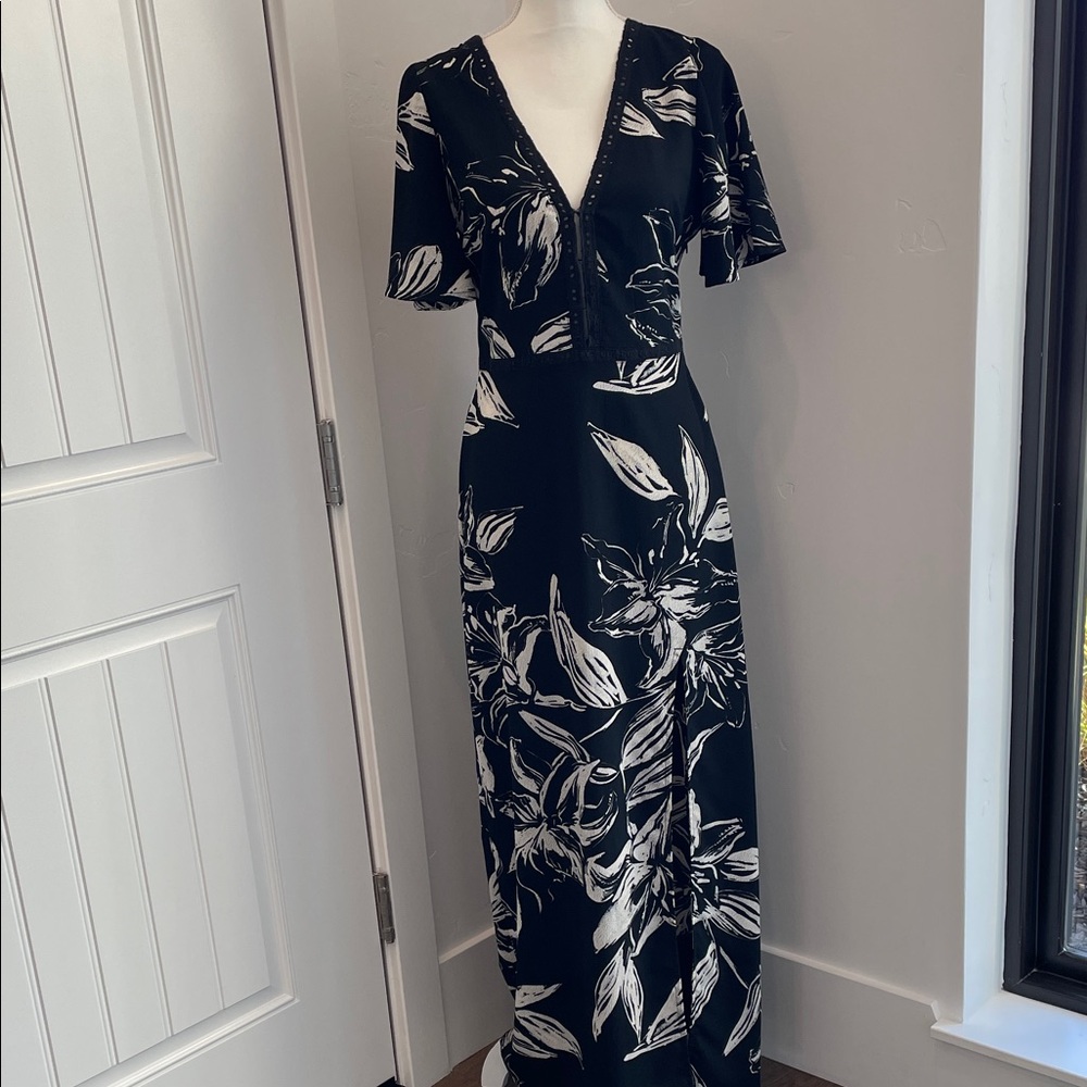 Amuse Society Black and White Seaside Leaf Print Maxi Dress. Front side slit.